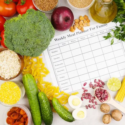 Seven-day planner layout with meal cards